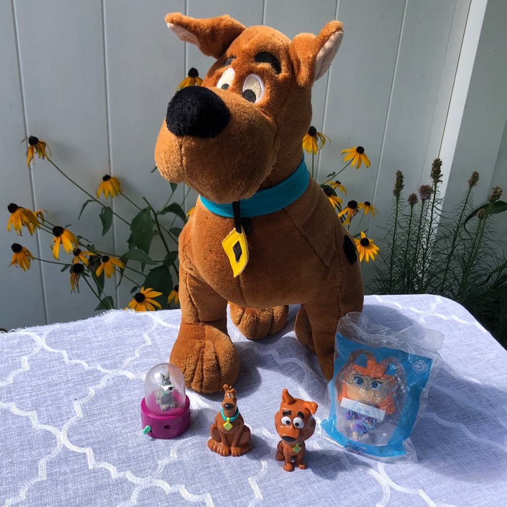 Vintage XL SCOOBY DOO stuffed plush Daphne Scrappy Doo bobble head & Astro toys